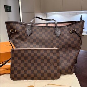 Louis Vuitton Neverfull MM ballerina interior with clutch included
